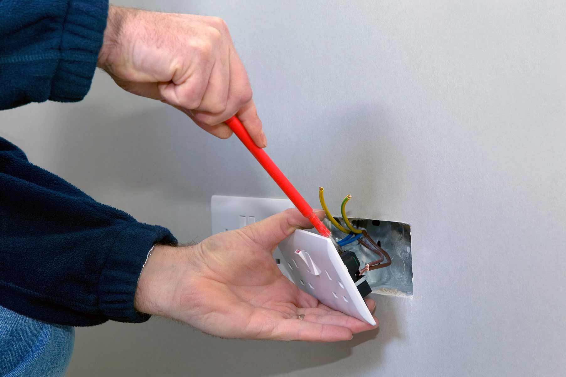 Our electricians can install plug sockets for domestic and commercial proeprties in Norwich and the local area. 